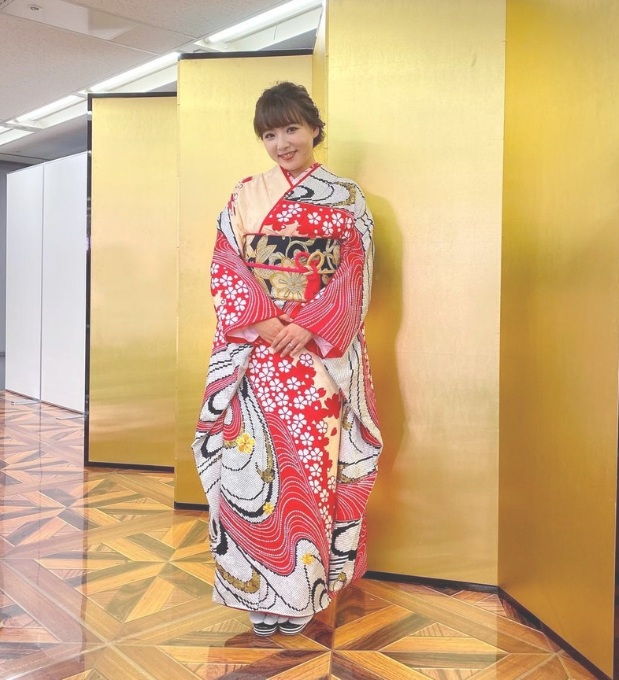 婚約記者会見の野呂佳代さん